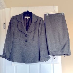 NWOT Suit studio beautiful herringbone suit. Fully lined & lovely workmanship